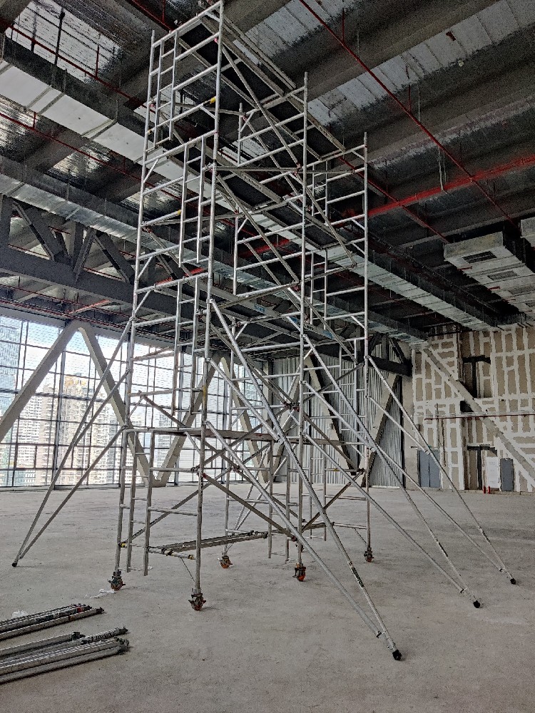 深圳南山粵海文體中心搭建腳手架